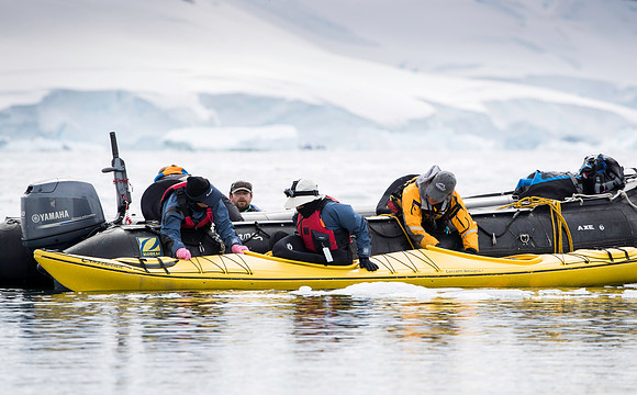 Loading up the kayaks